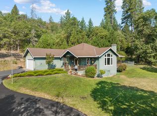 2668 Azalea Dr, Grants Pass, OR 97526