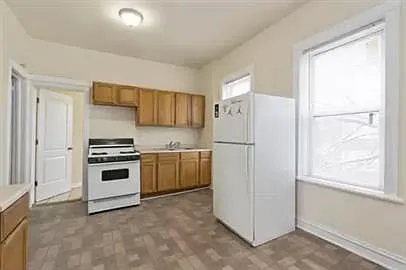 7556 S Champlain Ave #201