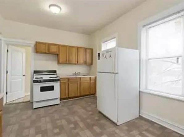 7556 S Champlain Ave #201, Chicago, IL 60619