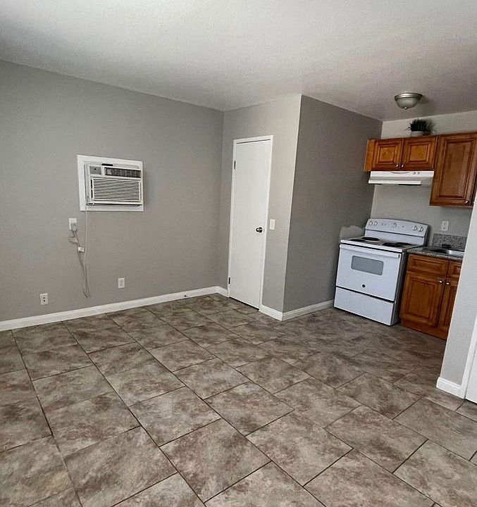 1st image of 305 Eastminister Ct APT E