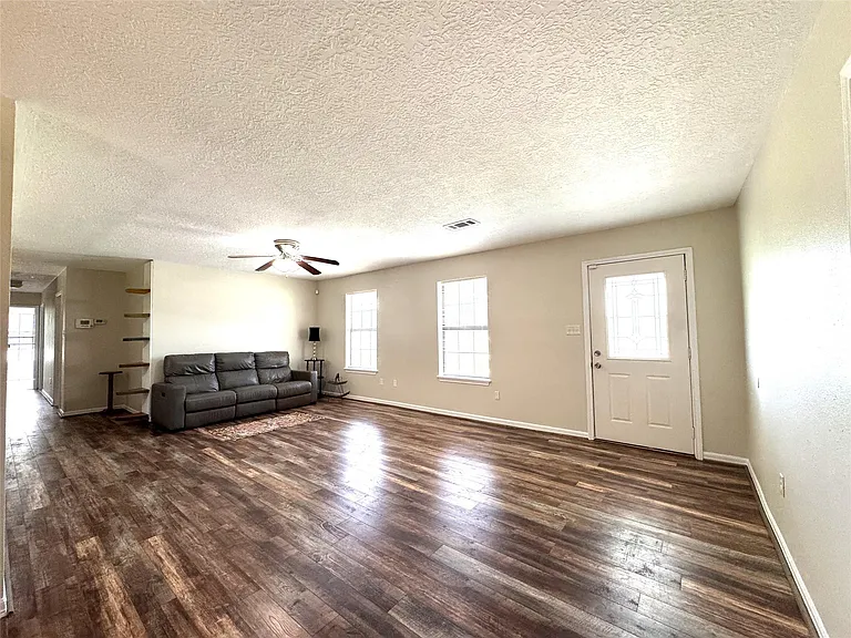 105 Magnolia Ln — Photo 6