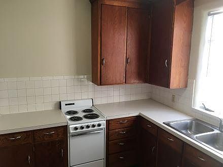5th image of 823 Broadway St APT 2