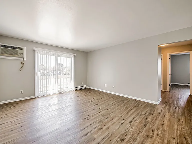 825 S Grand Ave — Photo 3