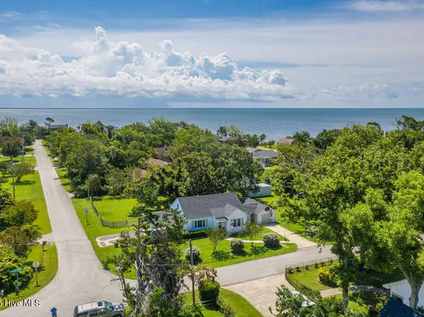 207 Lucille Lewis Drive, Marshallberg, NC 28553