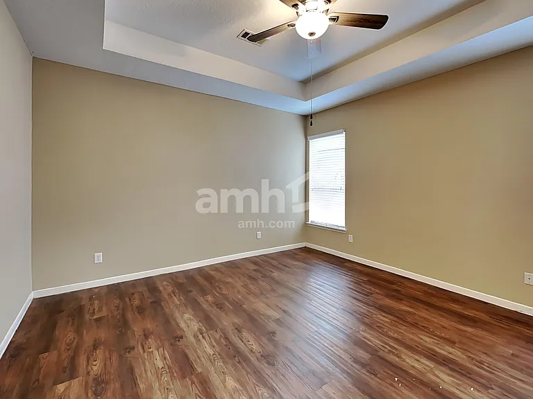 2306 Hollyfield Ln — Photo 12
