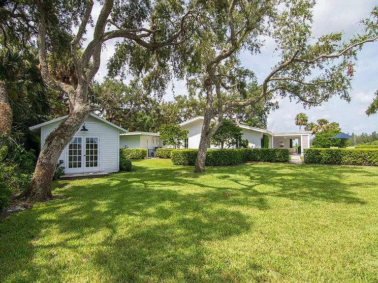 215 Live Oak Rd — Photo 44