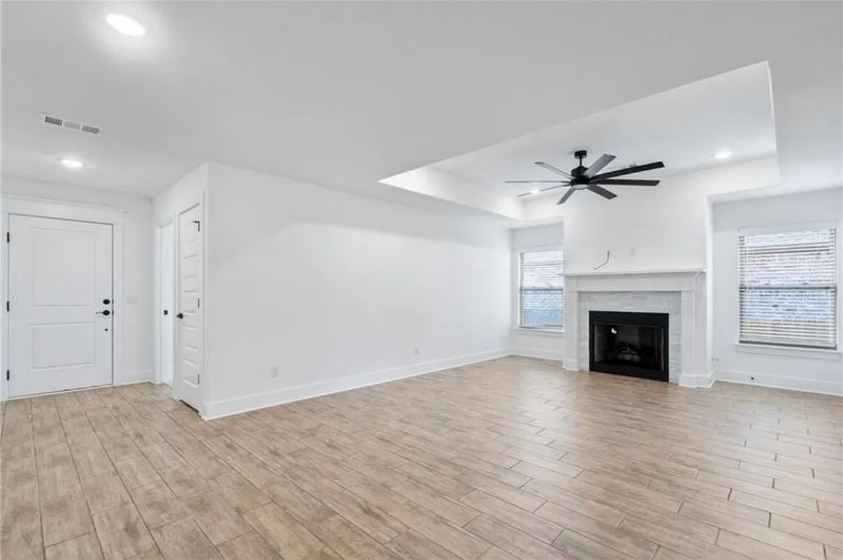 4 bed, 1882 sqft, $2,200 — Photo 4
