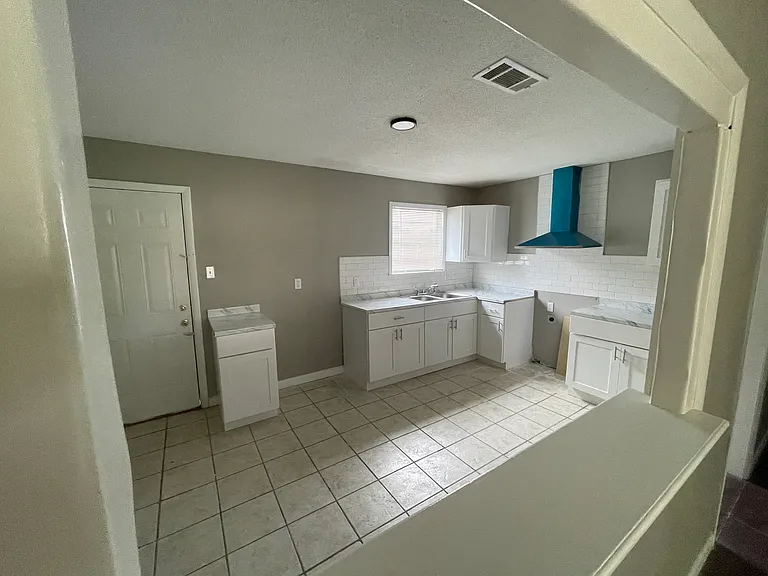 512 Libby Ln — Photo 3