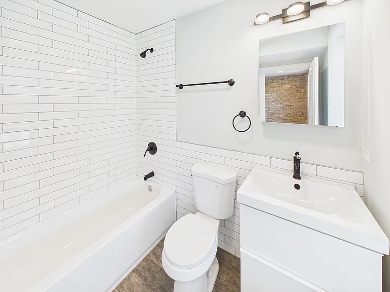 2819 W 25th St #2 — Photo 5