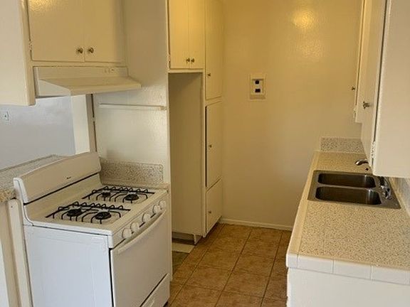 4th image of 715 N Isabel St APT 7