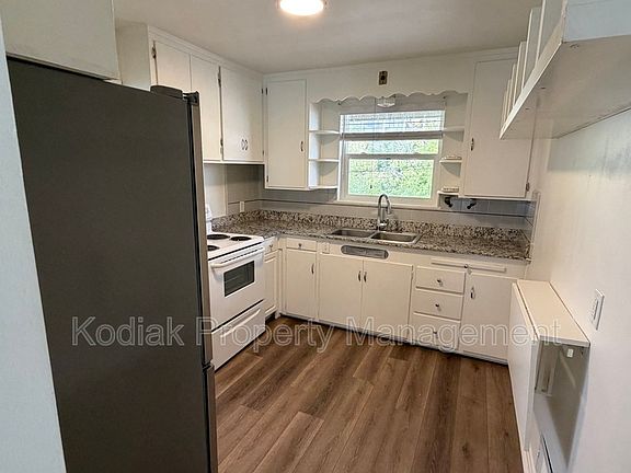 5th image of 237 N Center St