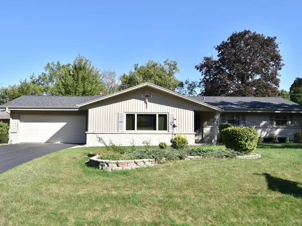 8120 South Woodridge DRIVE, Oak Creek, WI 53154