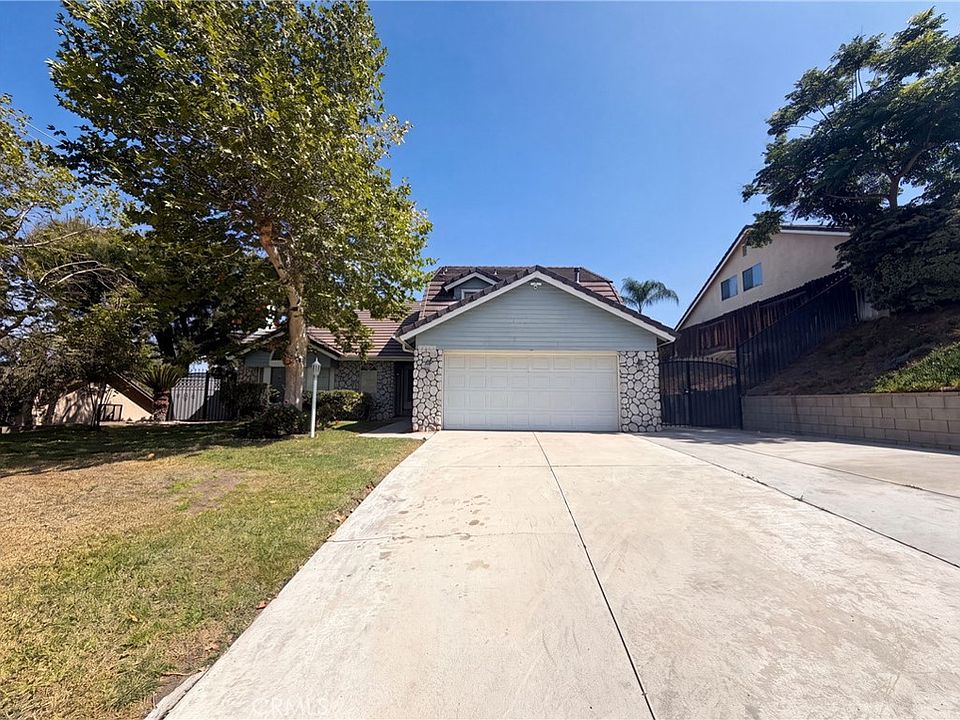 1st image of 22864 Finch St