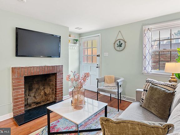 4th image of 718 Addison St APT F