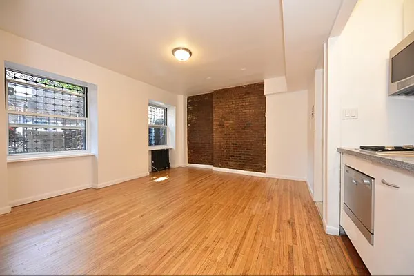 Rented by Buchbinder & Warren | media 11