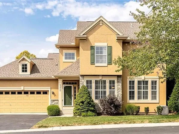15932 Linden St, Overland Park, KS 66085