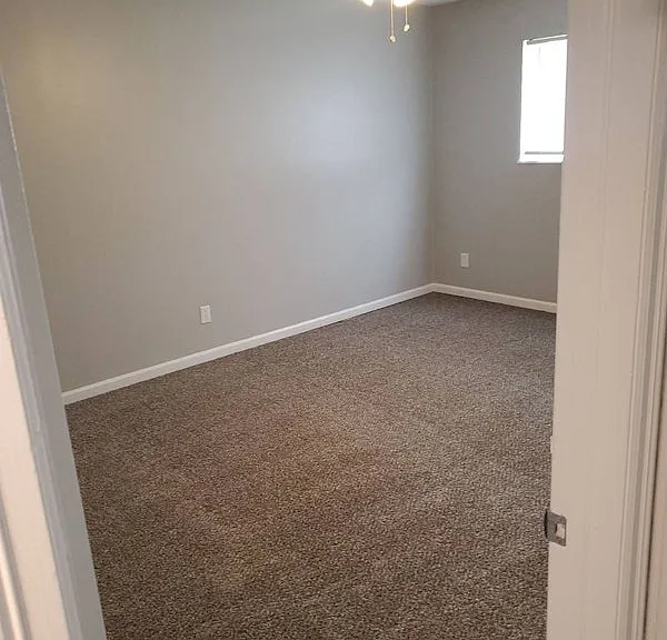 Stratford East Apartments — Photo 7