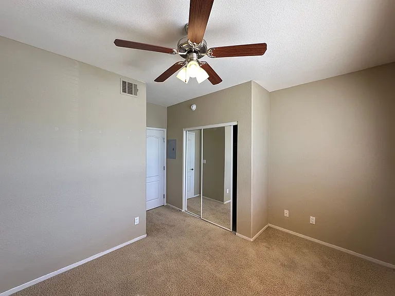 1621 Queen Victoria St #201 — Photo 18