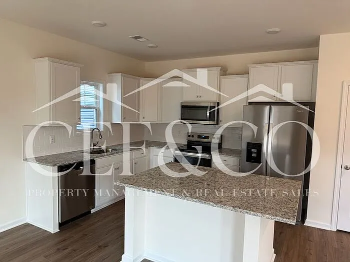 1119 Silverbend Trl — Photo 5