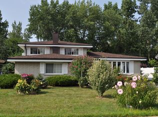 9000 Shady Dr, Hickory Hills, IL