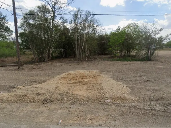 211 E Seideman St, Seguin, TX 78155