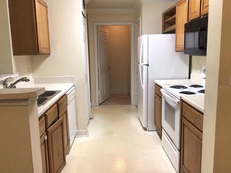 18139 Back Stretch Ln #18139 — Photo 8