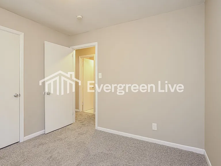 4207 Hampshire Dr — Photo 7