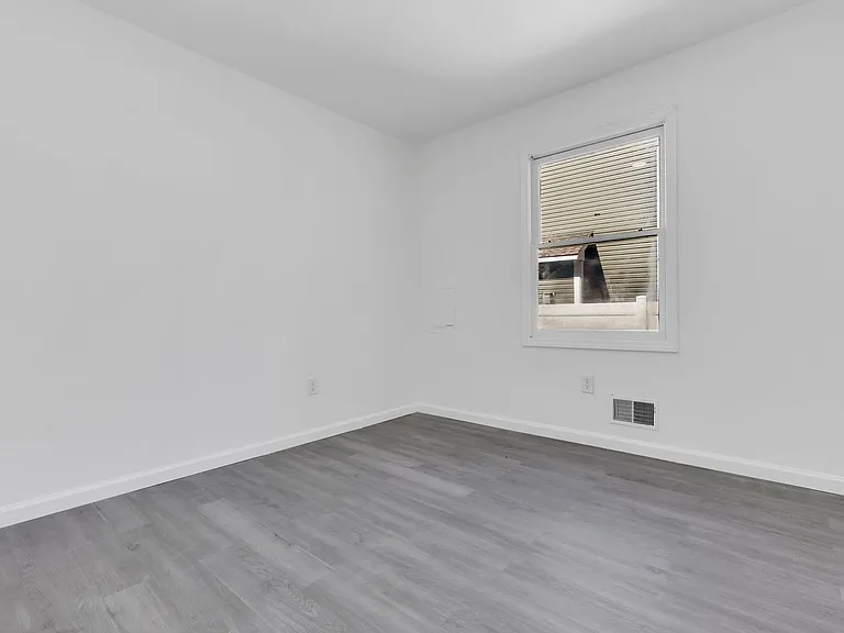 2556 Woodland Rd — Photo 24
