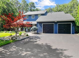1 Knotty Oak Dr, Medford, NJ 08055