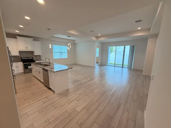 2065 Paragon Cir W, Clearwater, FL 33755