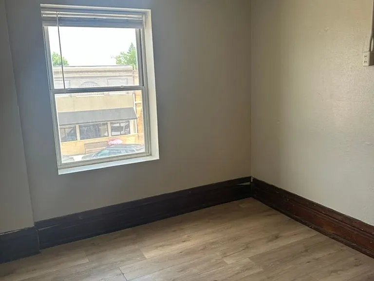 138 N Main St — Photo 10