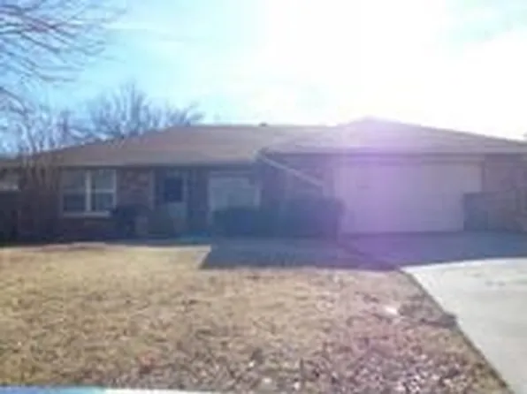 7204 NW Eisenhower Dr, Lawton, OK 73505
