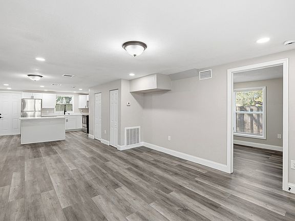 5th image of 1903 E Caracas St