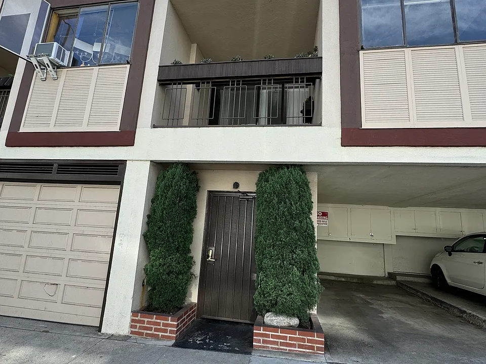660 N Doheny Dr #5