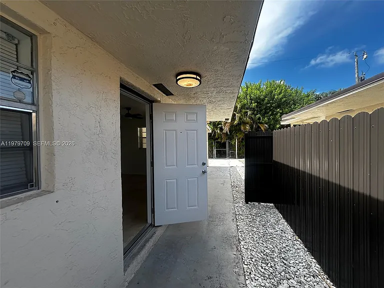 916 SW 10th St #1-3 — Photo 18