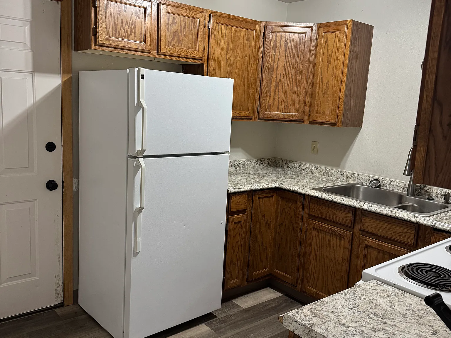 2 bed, 650 sqft, $1,000 — Photo 2