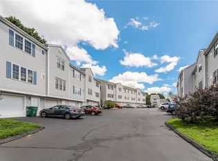 49 Harbor View Ln, Norwich, CT 06360
