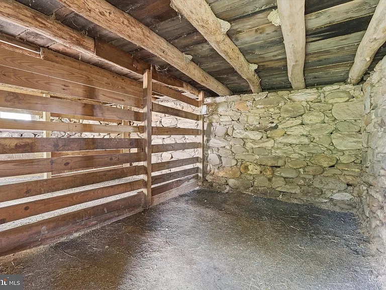 8606 Yellow Springs Rd — Photo 32