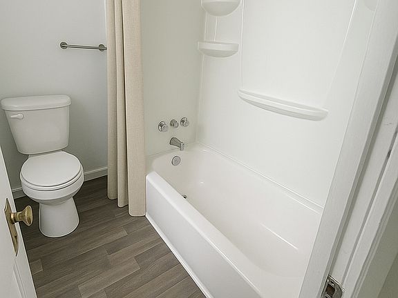 5th image of 2317 Chickasaw St