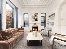 348 W 23rd St, New York, NY