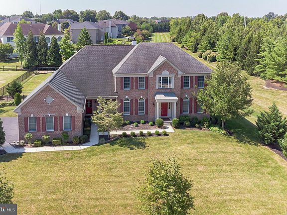 3rd image of 501 Bridle Dr