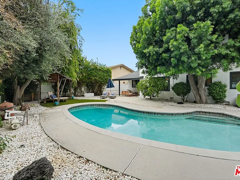 6558 Lasaine Ave — Photo 39
