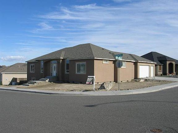 2nd image of 1196 Kensington Way