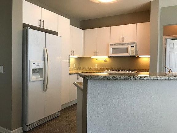 3rd image of 1480 Broadway Unit 2323
