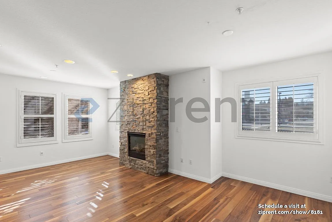 3 bed, 2.5 bath, 1623 sqft, $5,355 — Photo 4