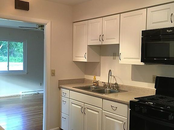 Kitchen - Range/Microwave