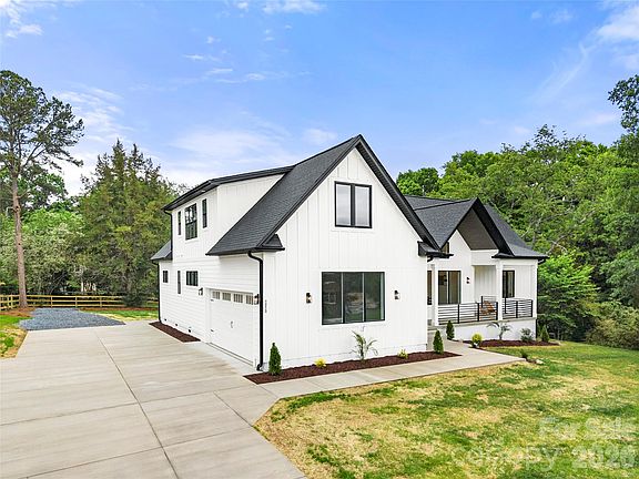 3rd image of 1213 Rosa Dr