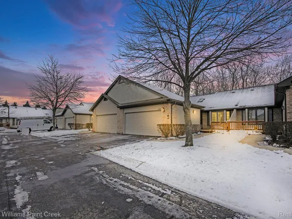 33890 Oakwood Dr, Sterling Heights, MI 48312