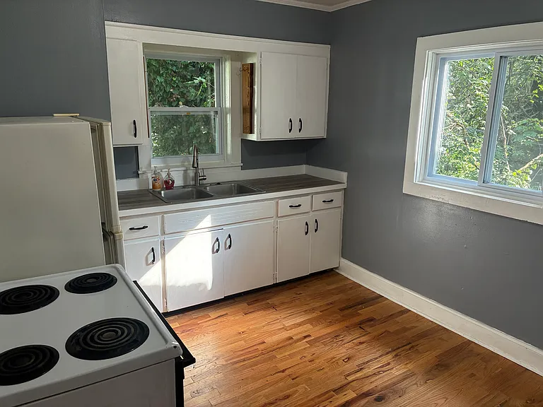 2318 1/2 Anderson St — Photo 1