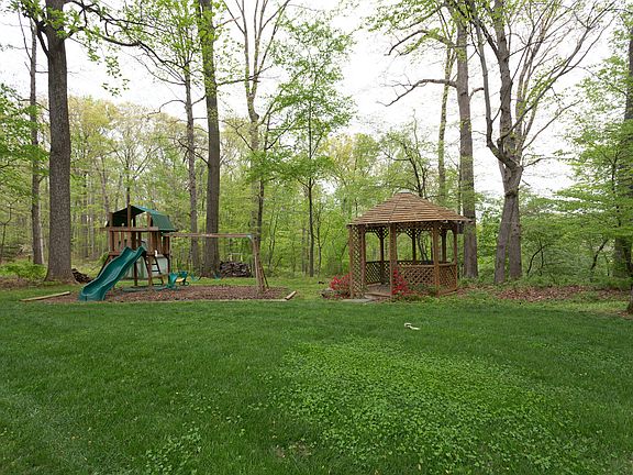 5th image of 1437 Oakview Dr